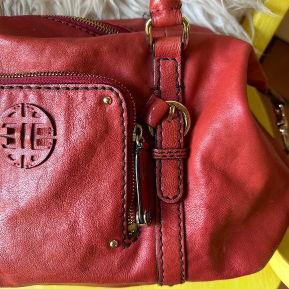 Red leather Antonio Melani large zippered satchel handbag - Picture 3 of 10